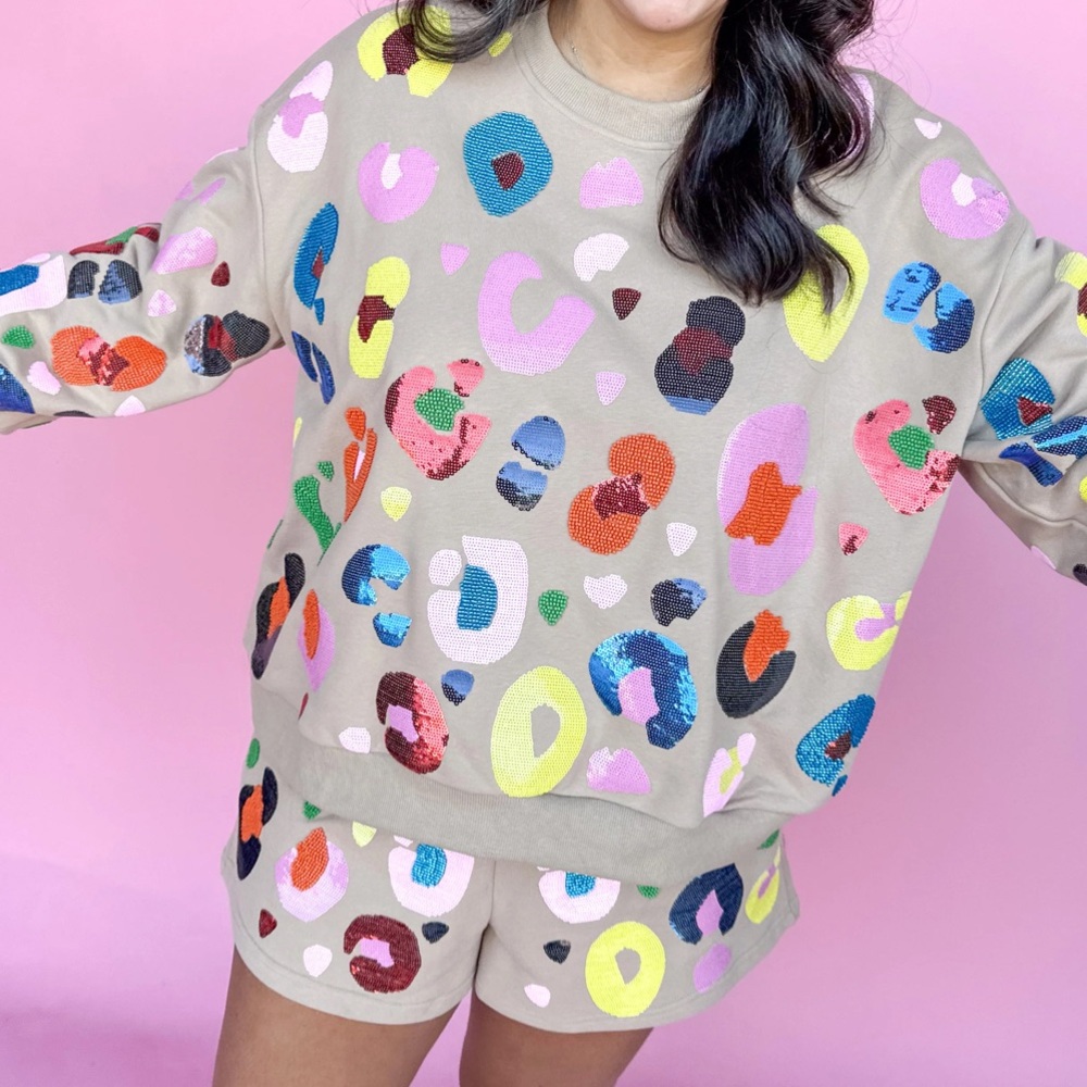 QUEEN OF SPARKLES Beige Sweatshirt & Shorts Set with Multicolor Sequin Spots